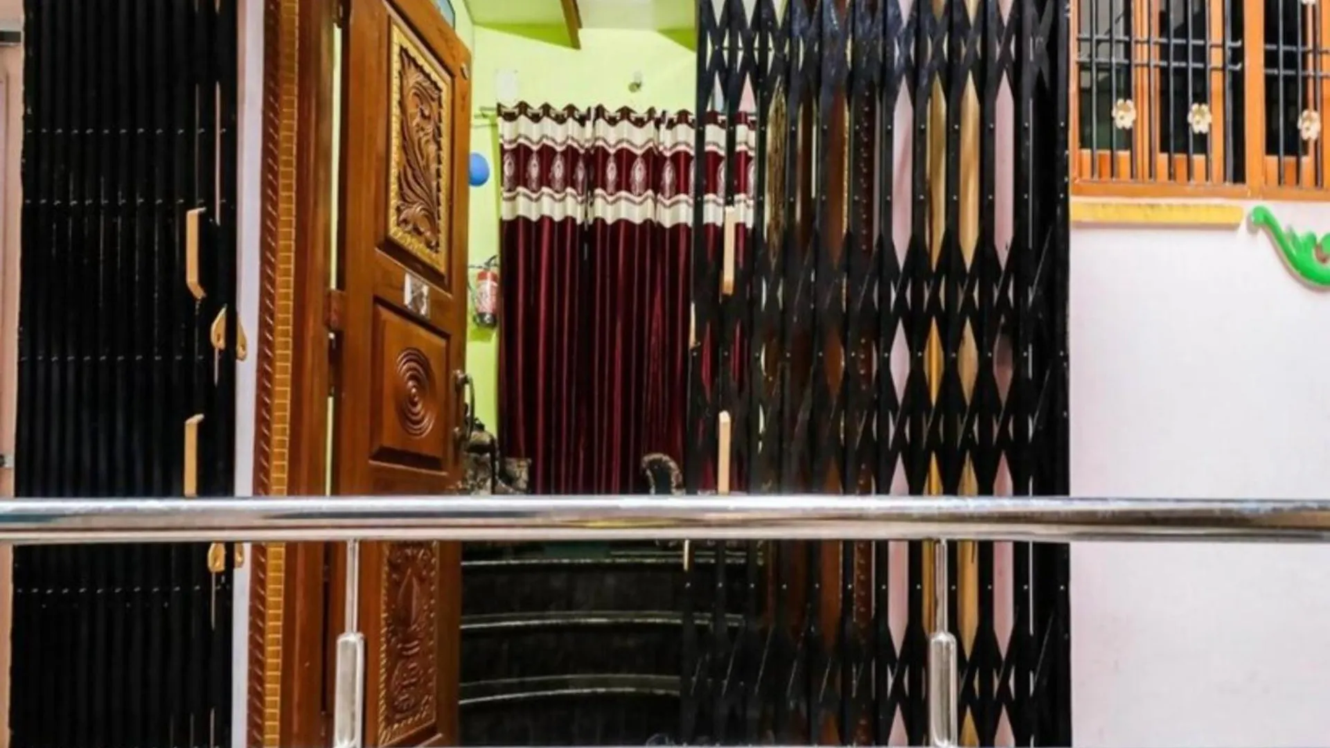 Grg H R Guest House Varanasi Near Dashashwamedh Ghat