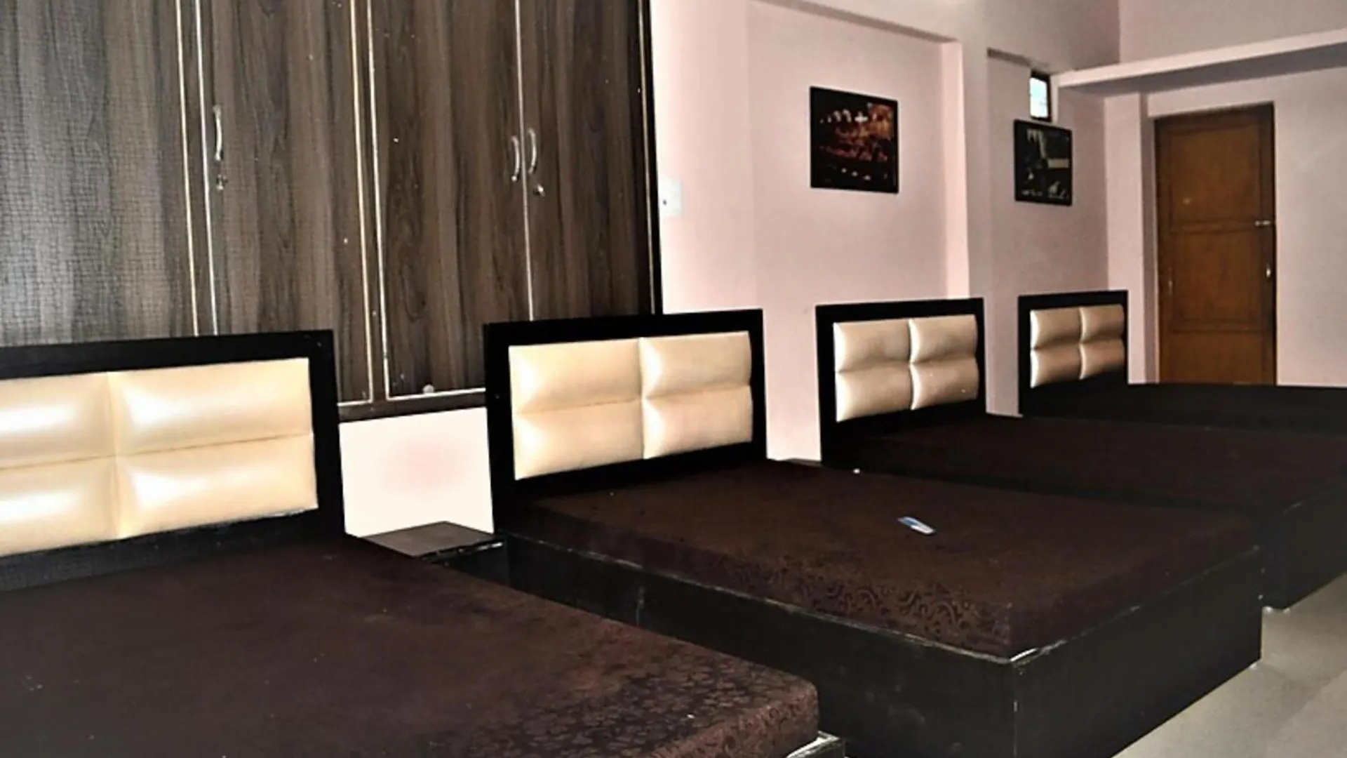 Hotel Grg H R Guest House Varanasi Near Dashashwamedh Ghat