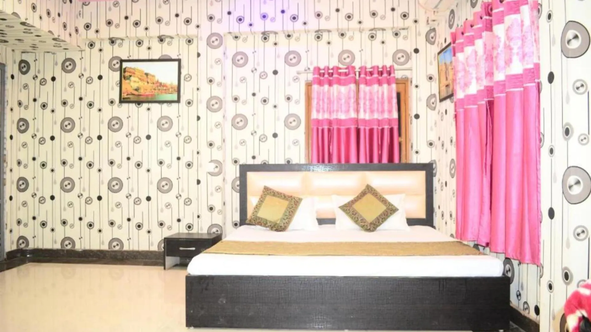 Grg H R Guest House Varanasi Near Dashashwamedh Ghat