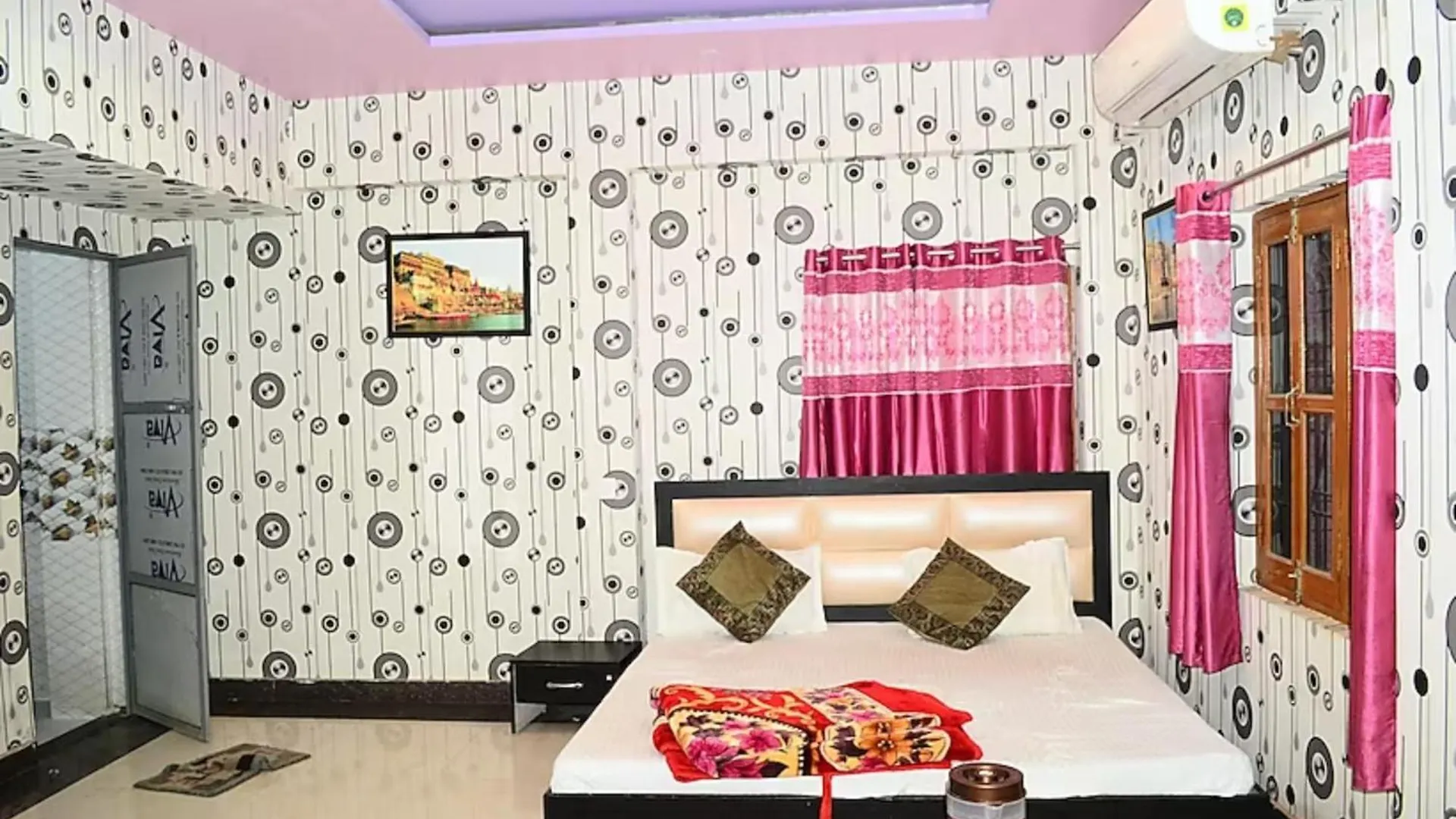 Hotel Grg H R Guest House Varanasi Near Dashashwamedh Ghat